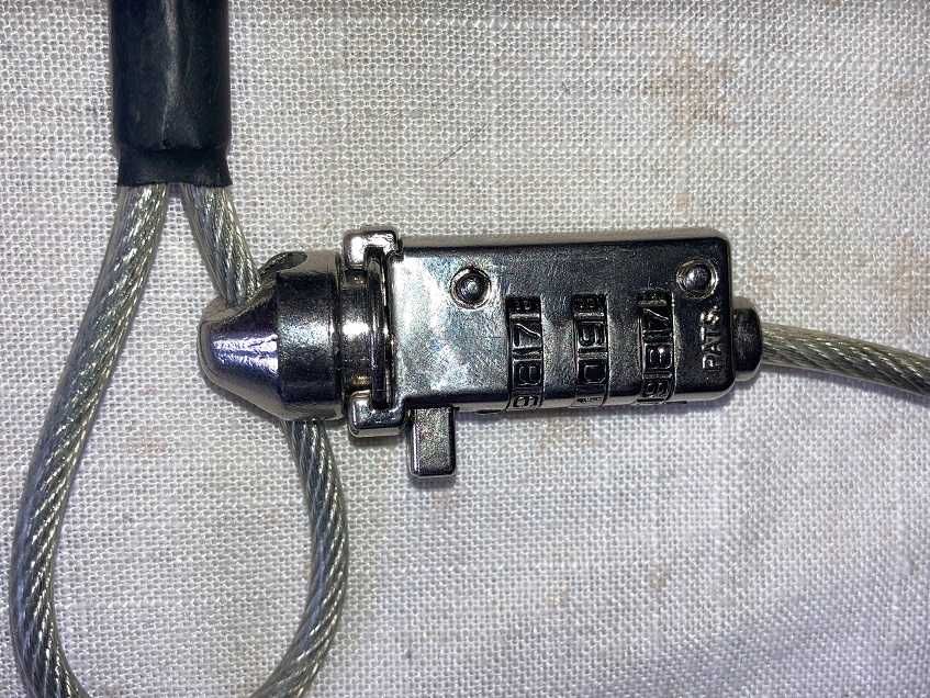 LINKA do zabezpieczenia komputera lub monitora z lat 90.