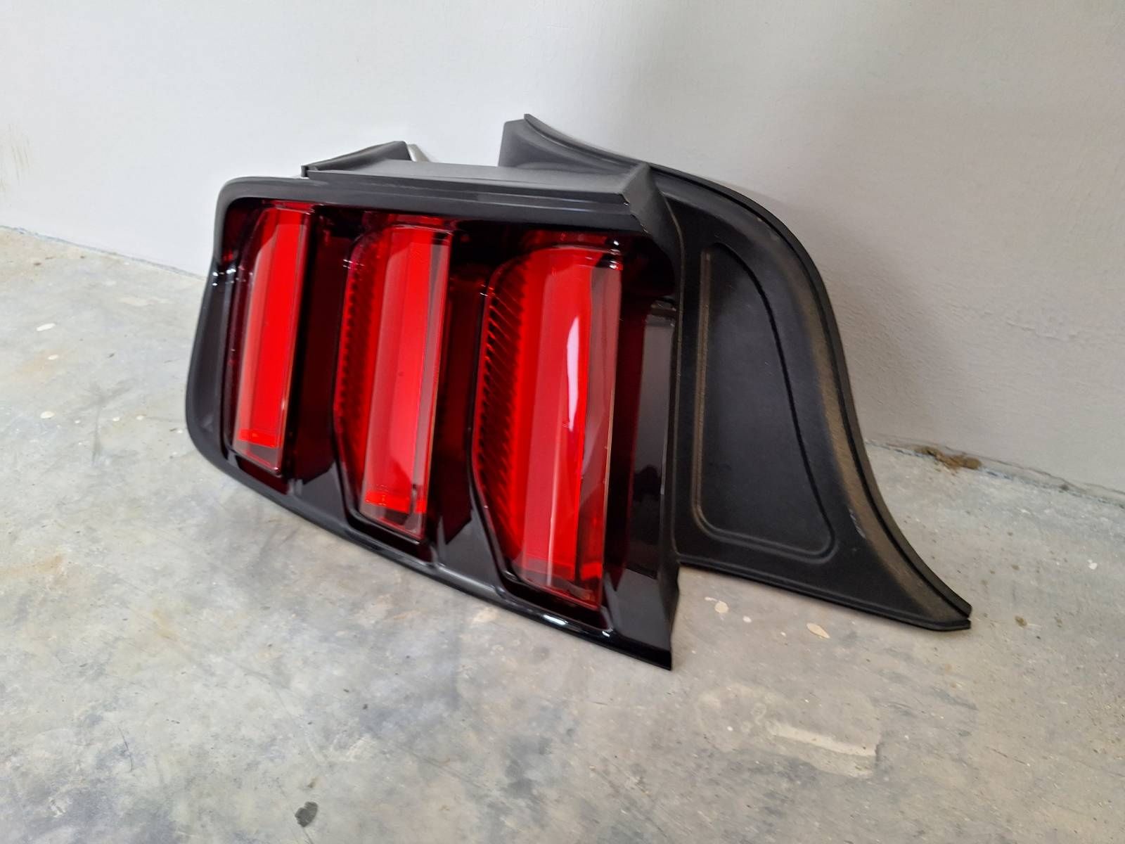 Lampa tylna lewa Ford Mustang VI gen 2015, 2016, 2017 S550, nr. 68