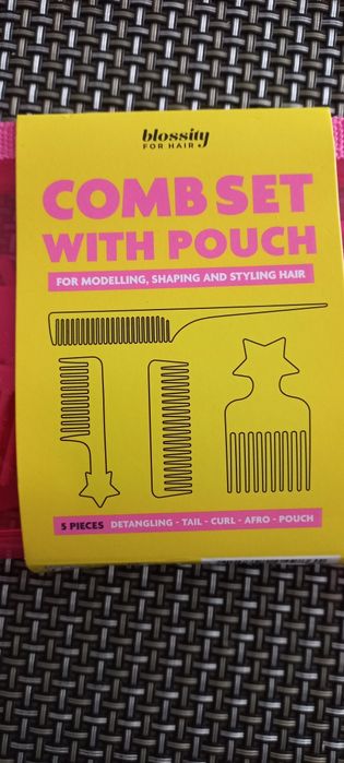 Zestaw grzebieni w kosmetyczce