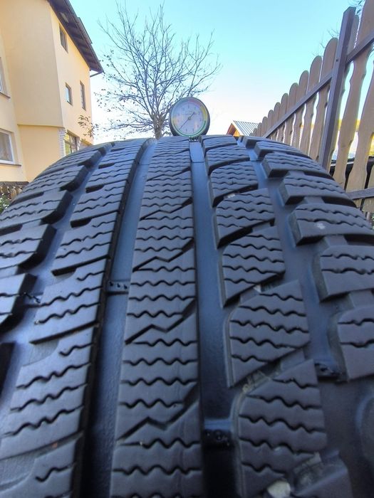 Opony Zimowe Kuhmo 235/55 Xl R17
