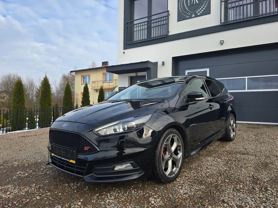 Ford Focus ST / 250 ps / 17r / Bezwypadkowy / Serwisowany / Super Stan