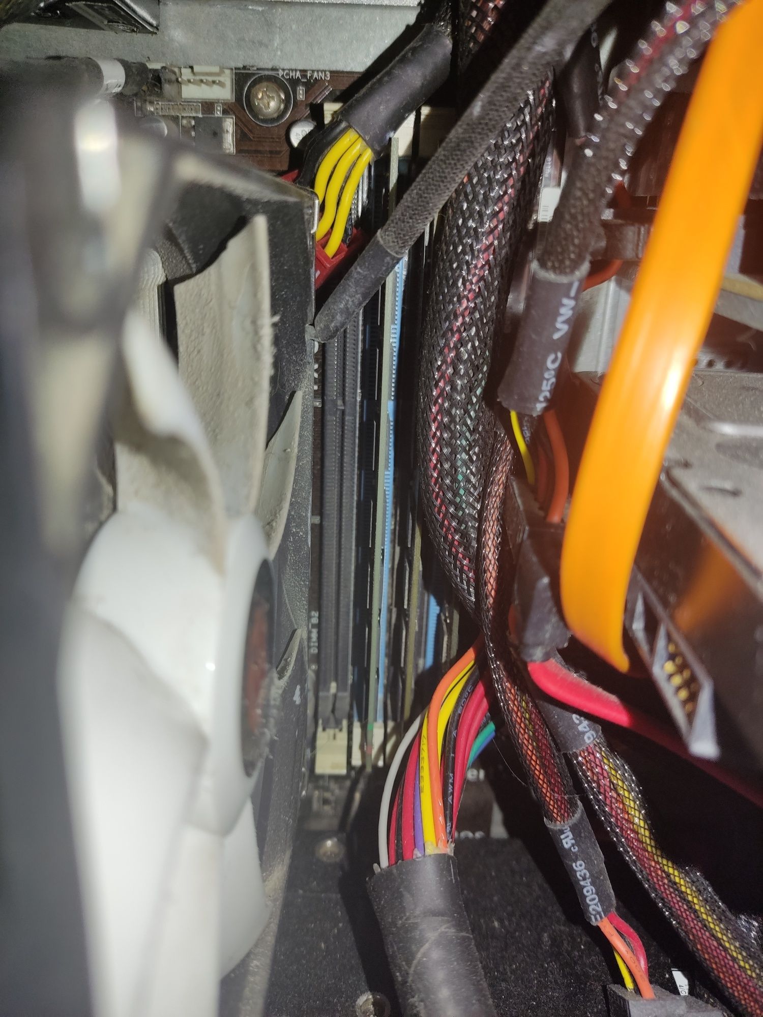 Оперативная память G.Skill DDR3-1600 на 8 GB.