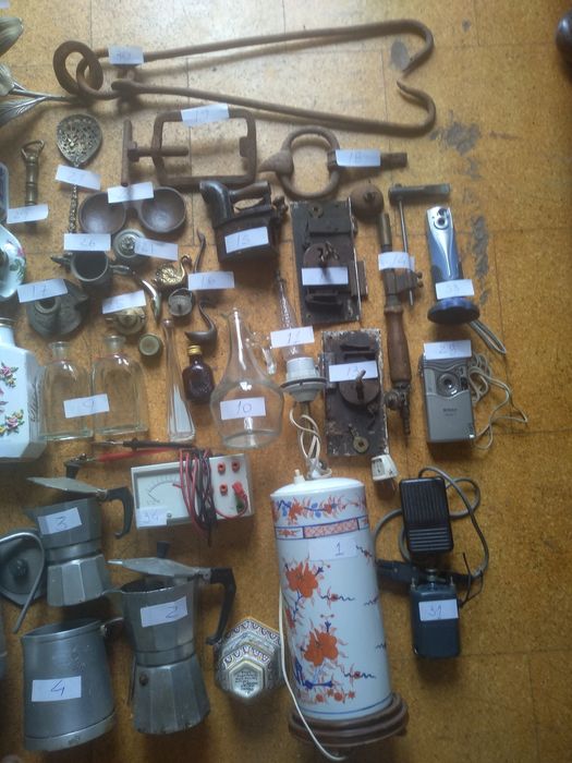 Peças antigas de épocas diferentes