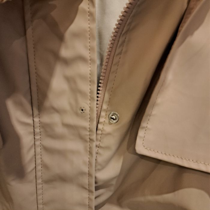 Płaszczyk damski przeciwdeszczowy