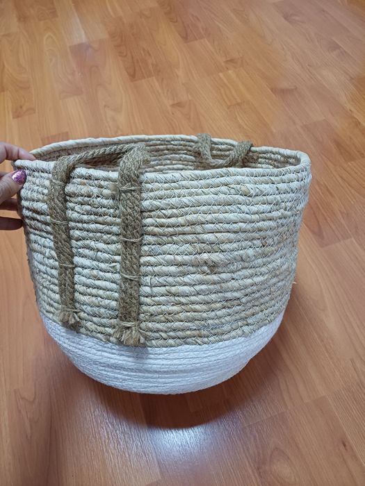 Cesta de fibra bege e rosa