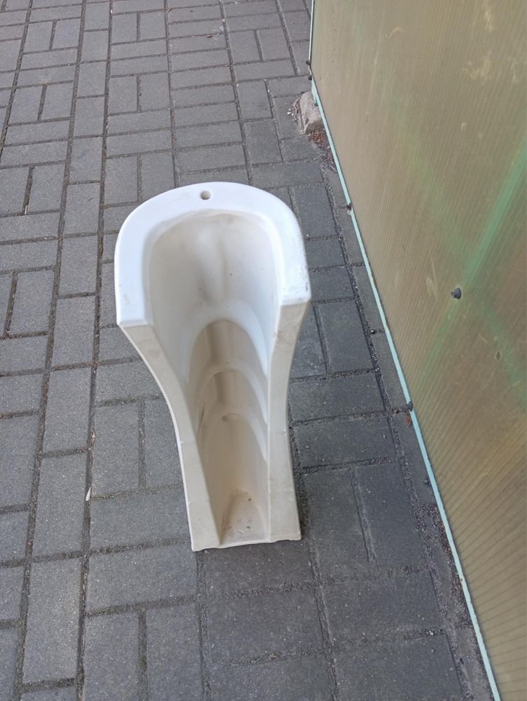 Noga pod umywalke
