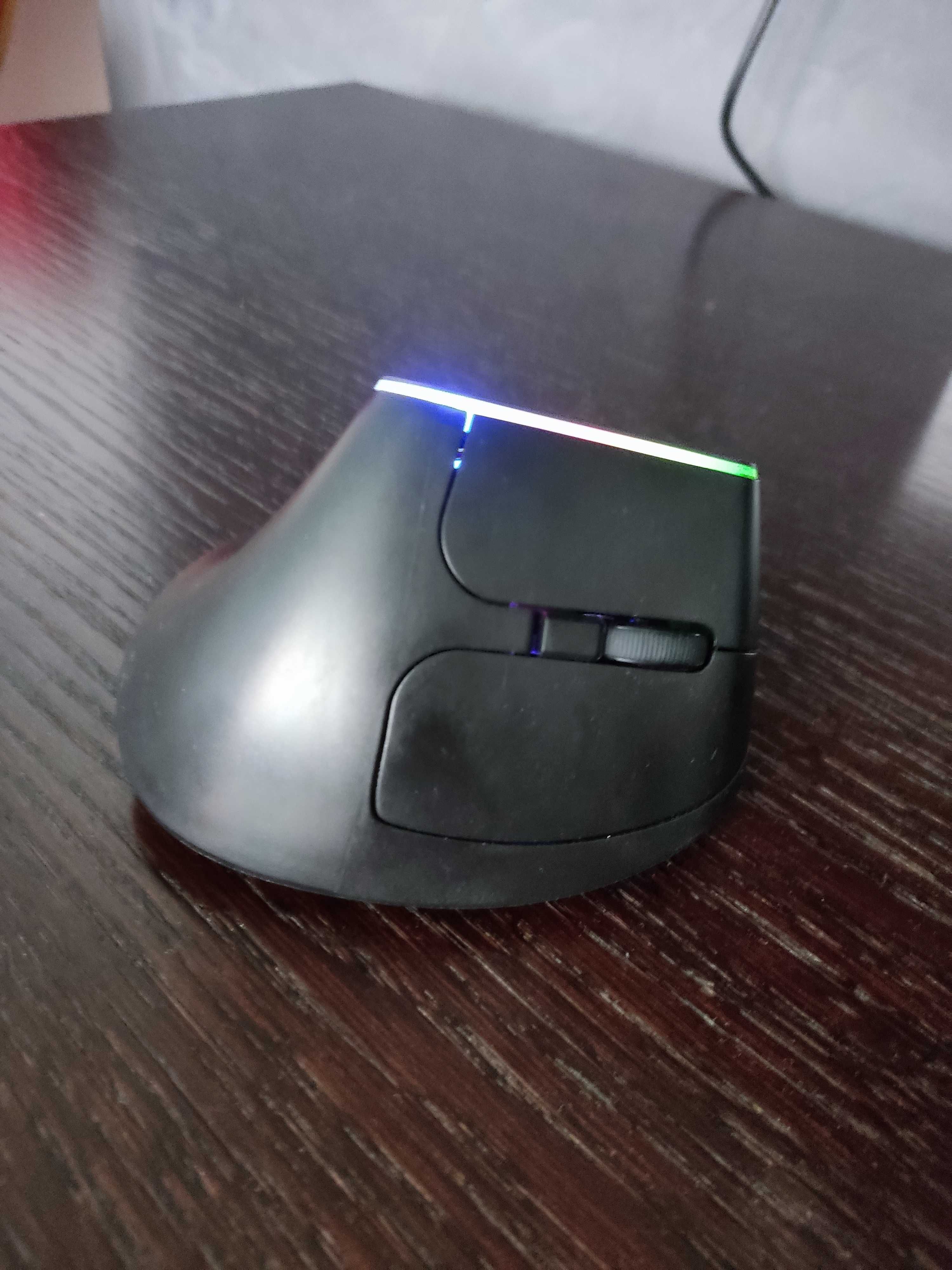 Mysz pionowa ergonomiczna Delux M618DB RGB (bezprzewodowa)