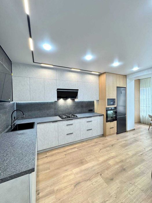 Продам квартиру з сучасним якісним ремонтом