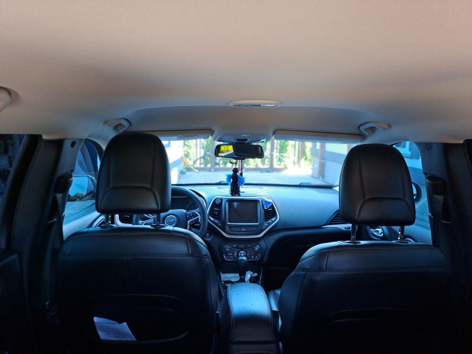 Продам джип черокі