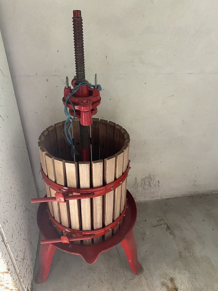 Prensa de Uvas 30L em bom estado