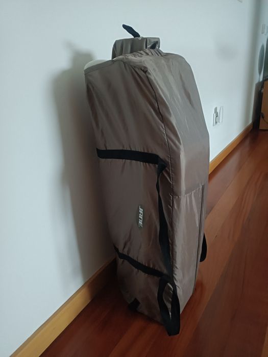Vendo Cama de Viagem cor castanho da marca JANE