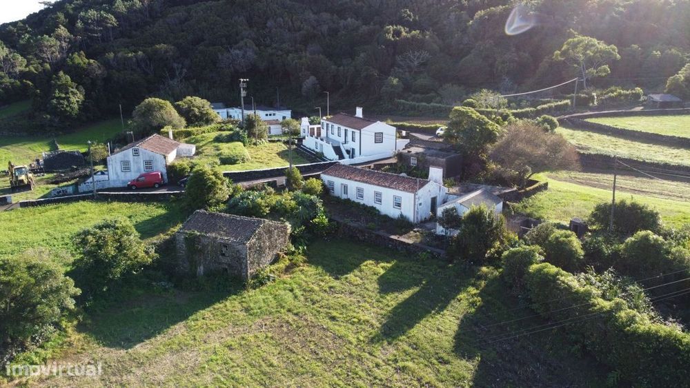 Excelente Oportunidade - 3 Casas e grande Terreno- Ponta da Ilha