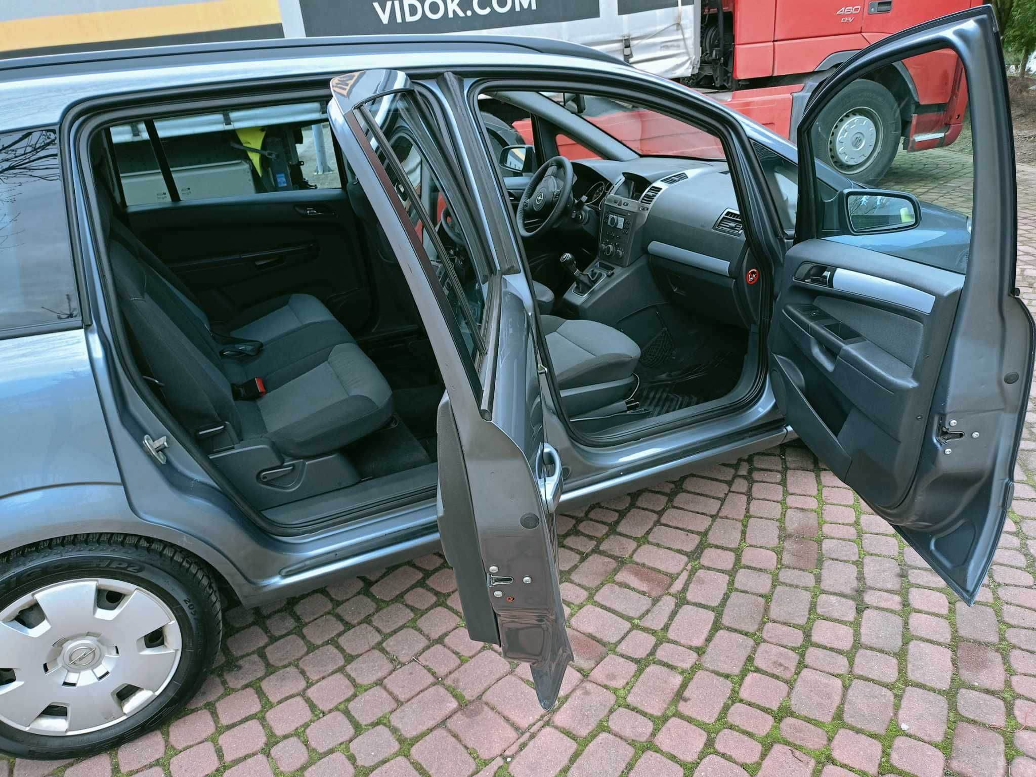 Opel Zafira  z LPG, Rok 2006, 7 - osobowa,