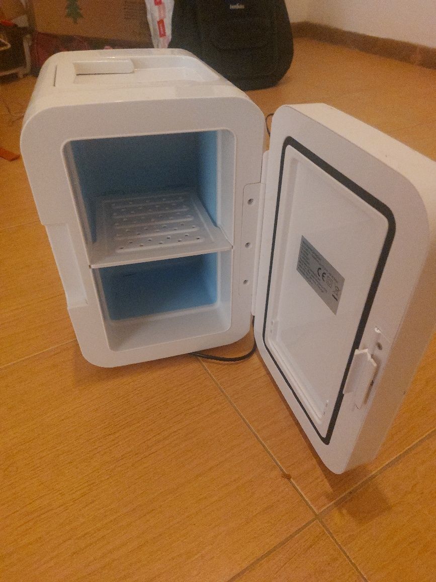 Mini frigorífico  energia e isqueiro