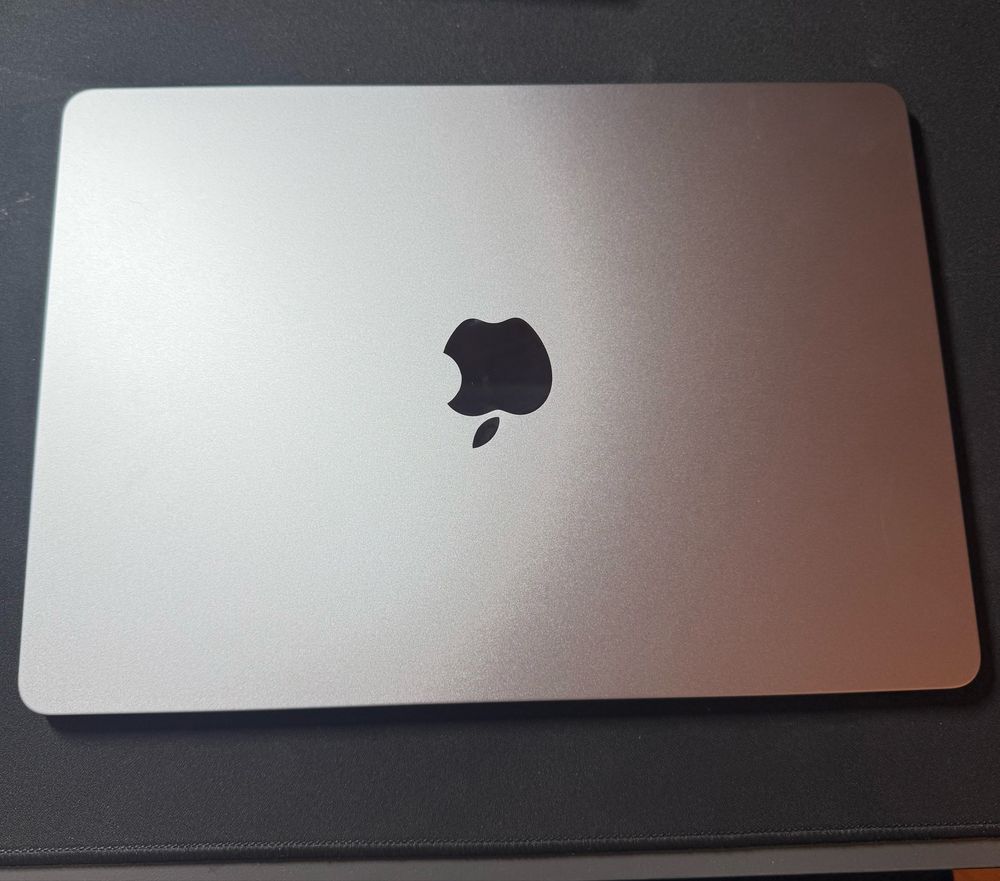 Продам новий  Apple MacBook Air 13.6 M3 16Gb 256Gb MC8G4 Space Grey