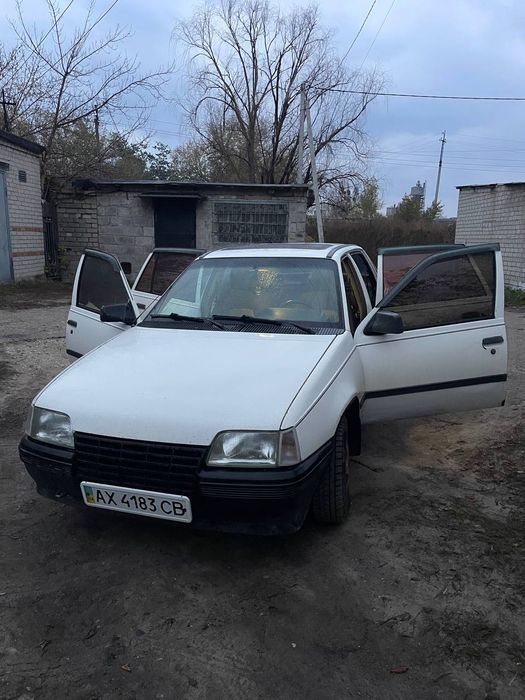 Срочно продам Опель Кадет 1.3