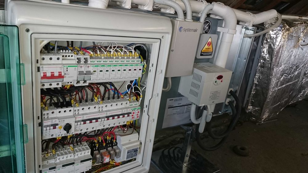 Elektryk, Instalacje elektryczne, Przyłącza elektryczne, Zwyżka.