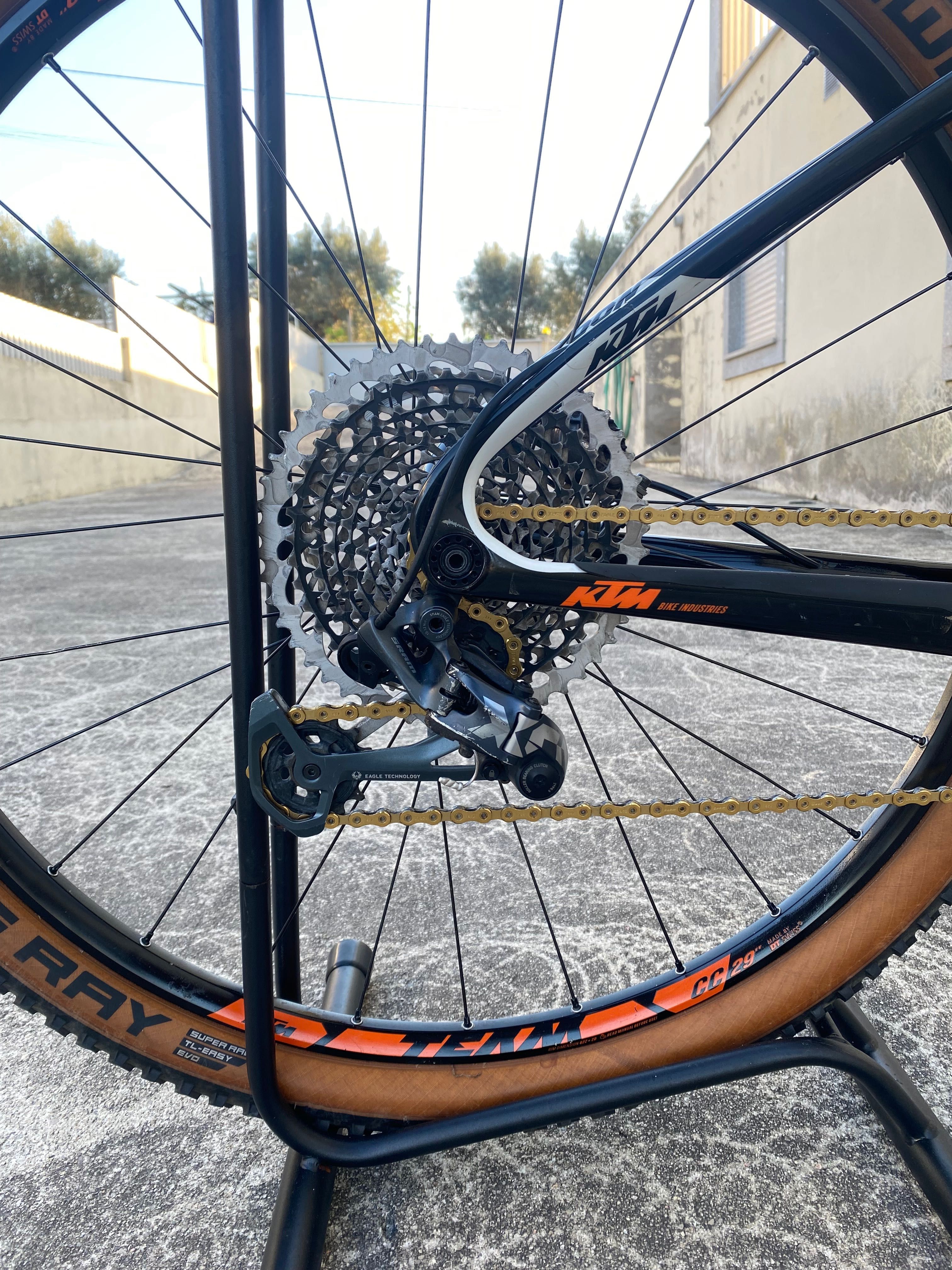 Ktm myroon prime