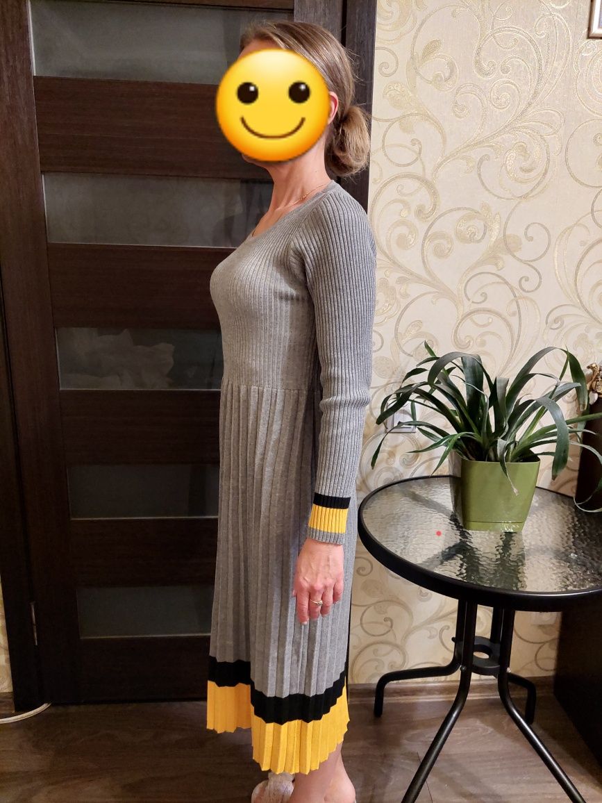 Сукня трикотажна