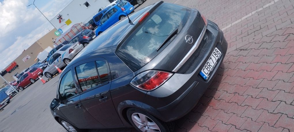 Opel Astra H 1.6 115 od nowości w jedynych rękach. Salon Polska