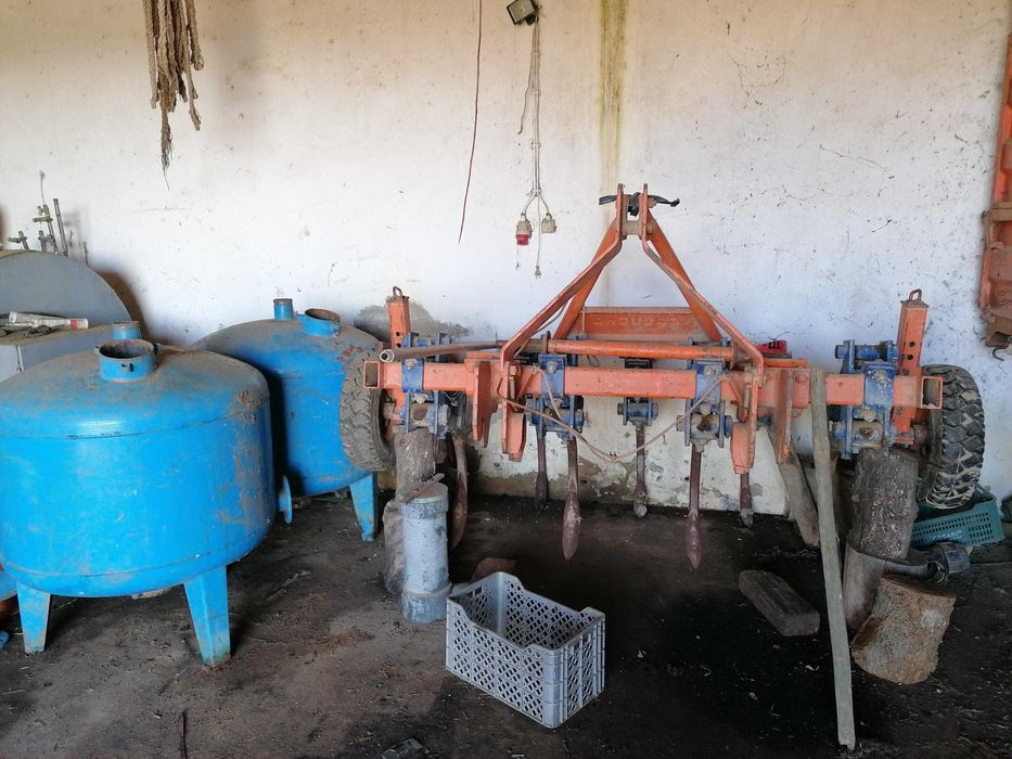 Vendo  pulveridor 600l e bateria  de pulverizador filtragem