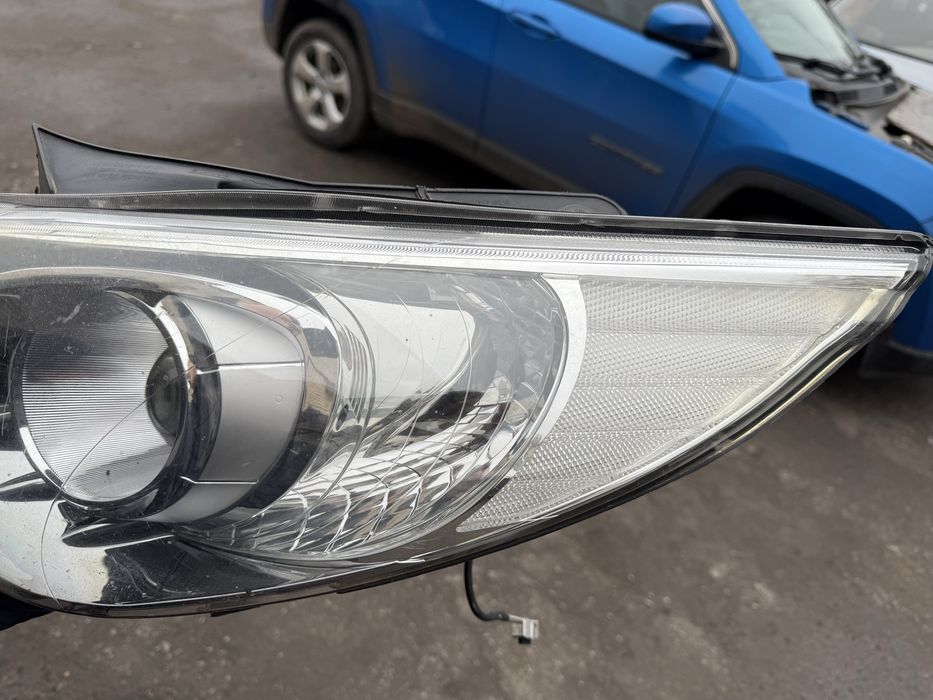 Фара Sonata YF, левая фара