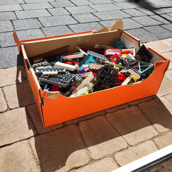 Karton z klockami lego