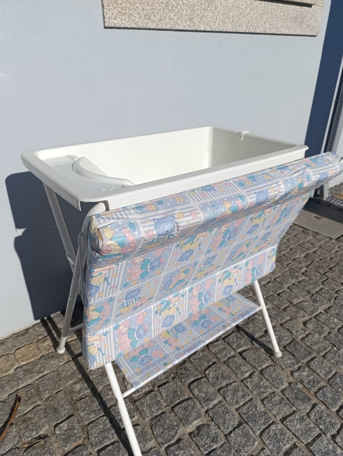 Banheira bebé com suporte e fraldário