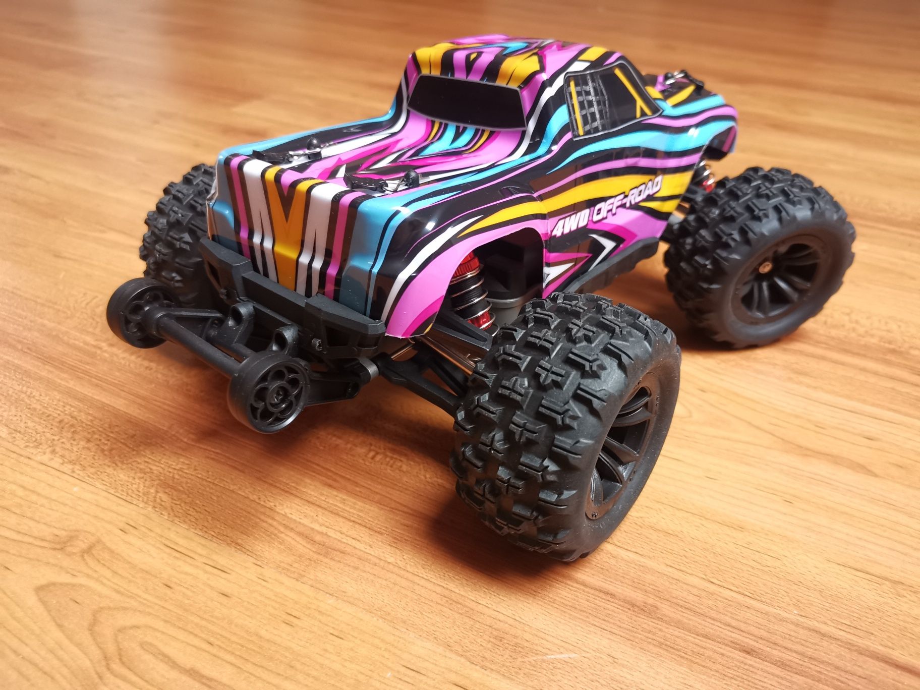 Carro RC Monster MJX Hyper Go 16209 4x4 Brushless 2S 3S luz led  1:16