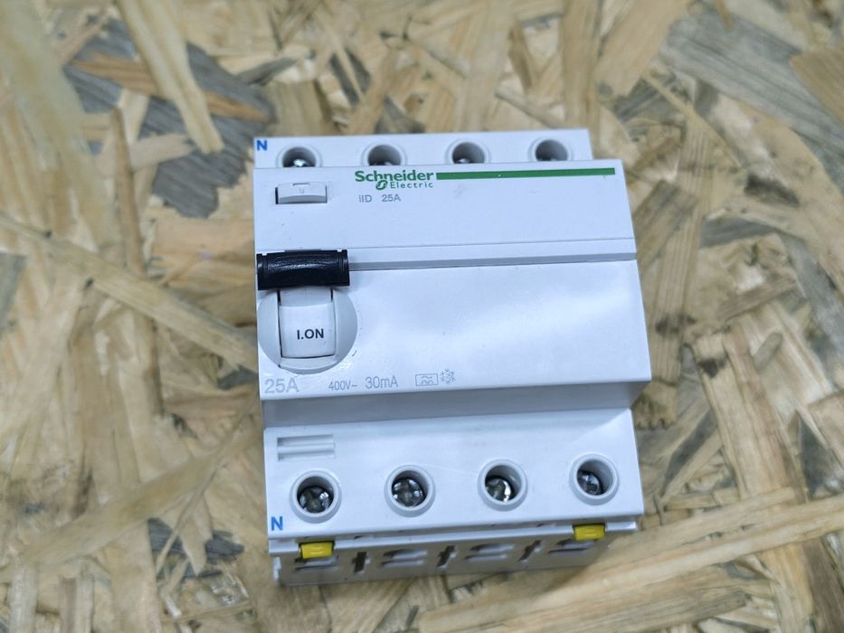 Wyłącznik różnicowoprądowy RCD 25A typ A 30ma / Schneider ilD 25A