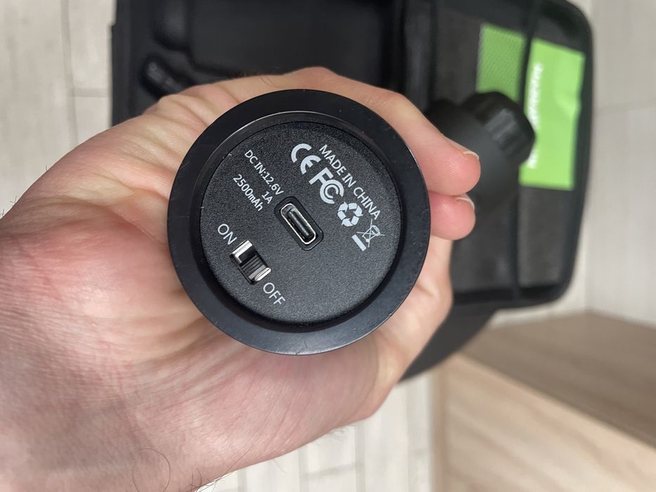 Масажний пістолет