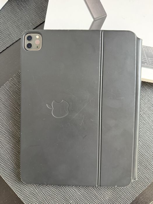 Ipad Pro 11 Wi-Fi Celullar 128 GB + Magic Keyboard