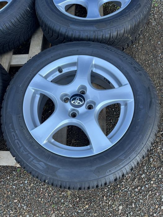 Felgi aluminiowe z oponami zimowymi 15 cali do Toyoty Yaris