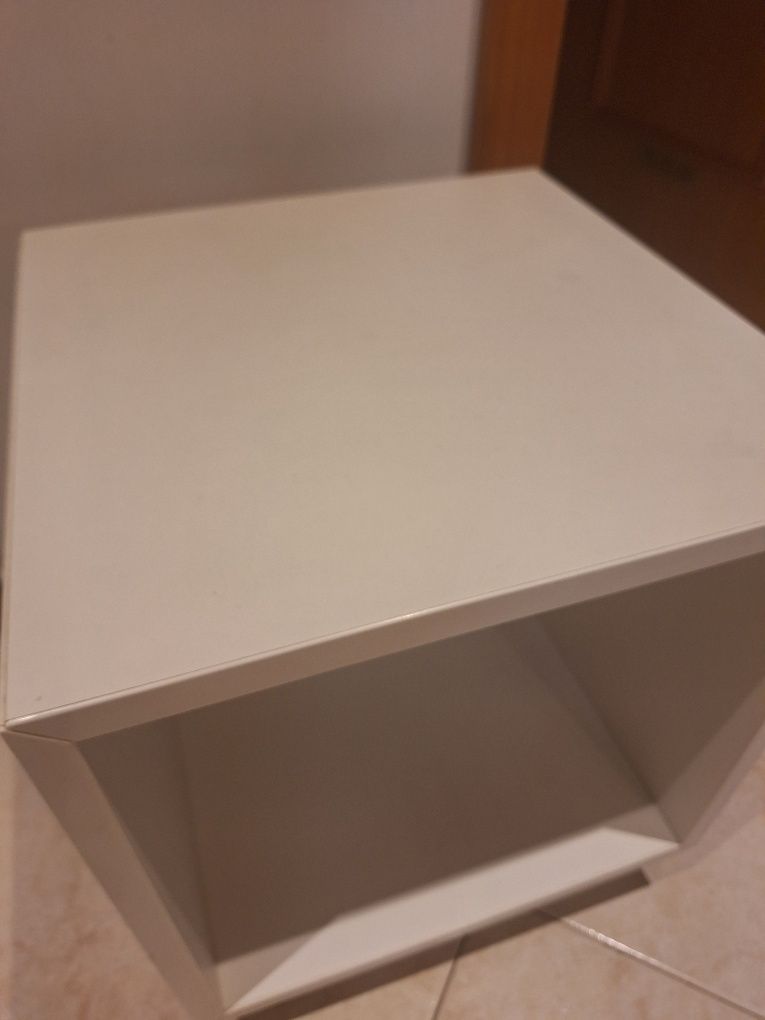 Cubo mesa cabeceira IKea