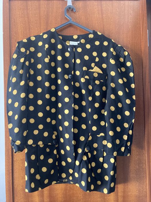 Casaco e camisa e vestido de senhora