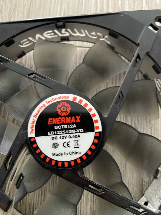 Wentylator  12V 0,4A regulacja predkości 3 pin.