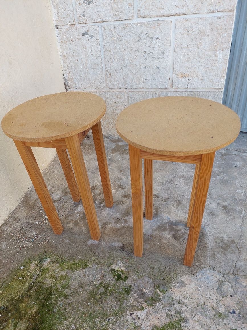 2 mesas pequenas