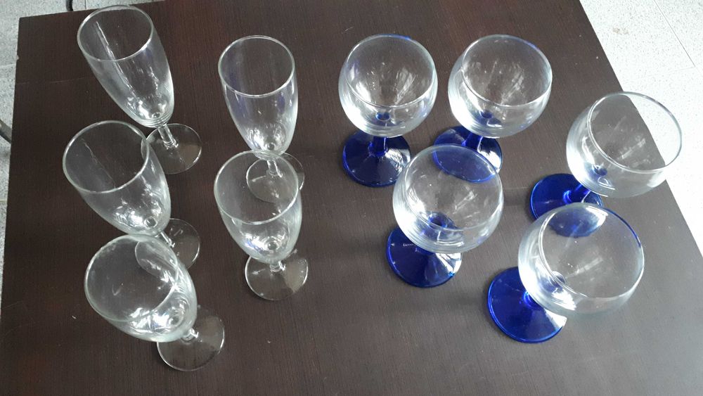 Conjunto de copos. 10 unidades tudo por 5 euros