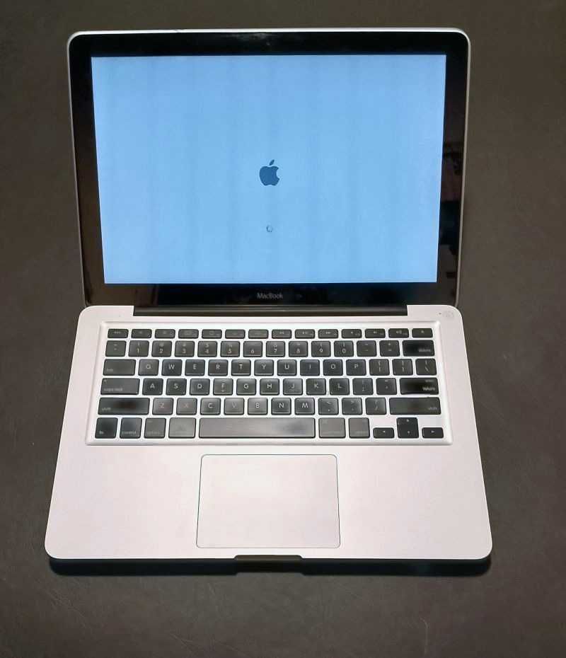 Macbook A1278 Aluminium 2GB 250GB 13 Intel Core 2 Duo