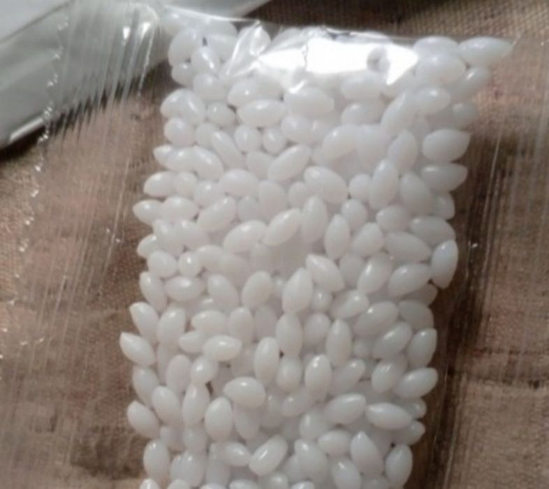 Гранули для тимчасового  ремонту зубів, маскування відсутності зуба.