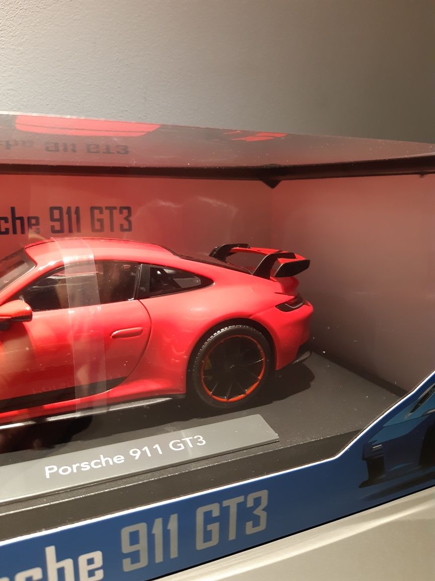 Porsche 911 992 GT3 Maisto 1:18 [Solido Bburago]