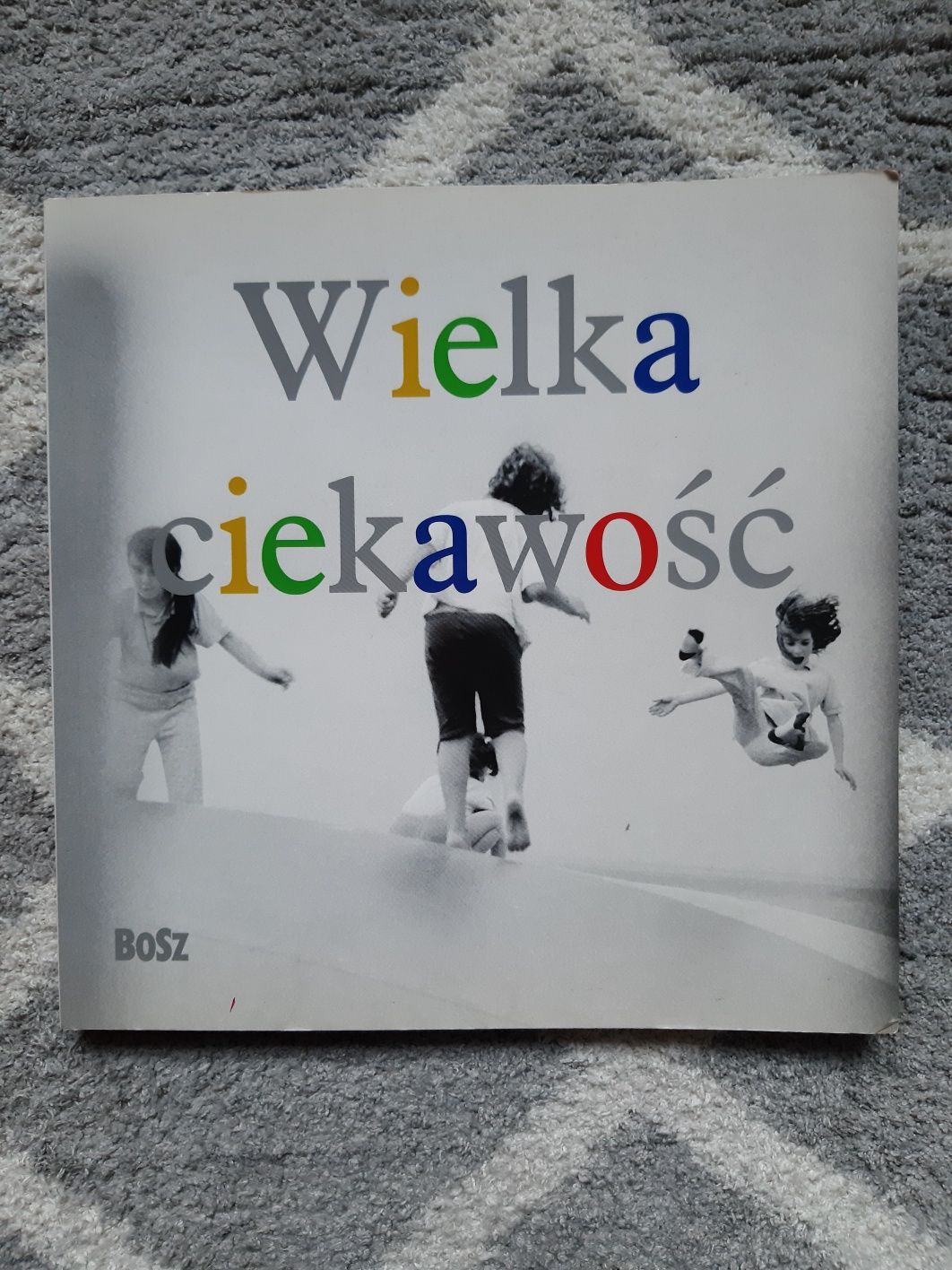 Książka, album wielka ciekawość, dedykowany wszystkim dzieciom świata