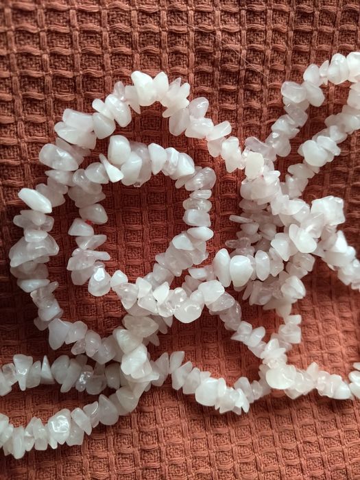 Colares de pedras naturais