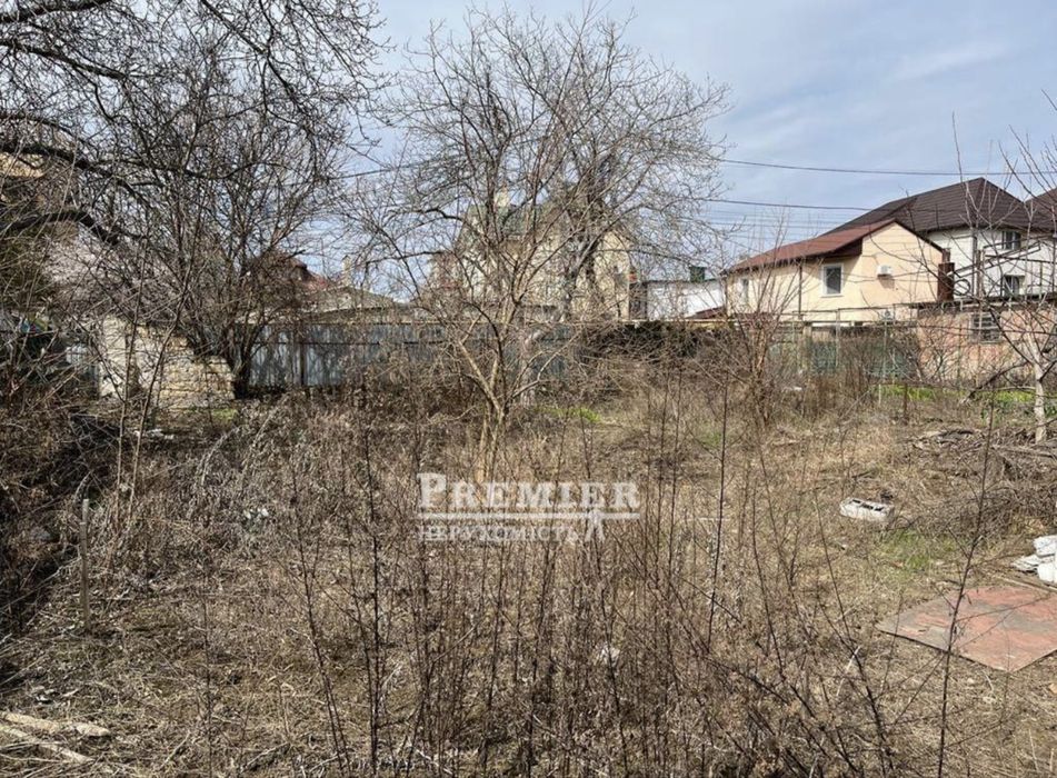 Ділянка під житлову забудову у моря,біля Марістелли. Всі комунікації.