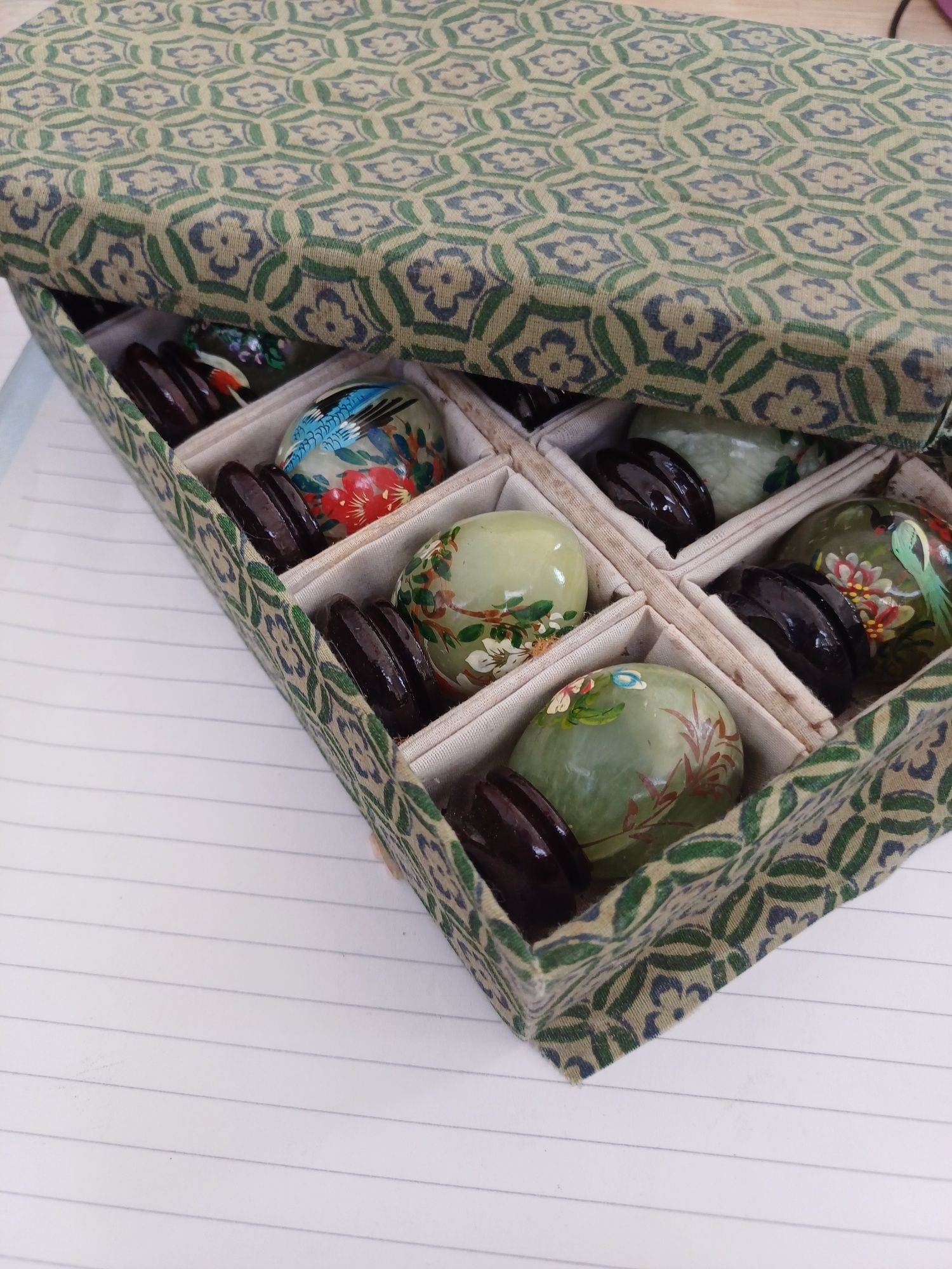 Caixa de vários ovos de jade
