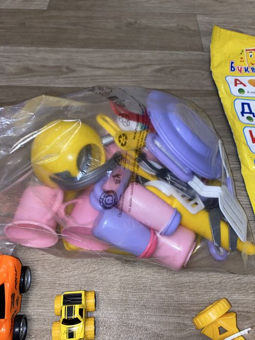 Іграшка, музичний букварик, конструктор, лялька , посуд , тварини