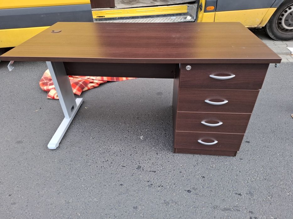 Biurka nowoczesne blat plus nogi - możliwy transport