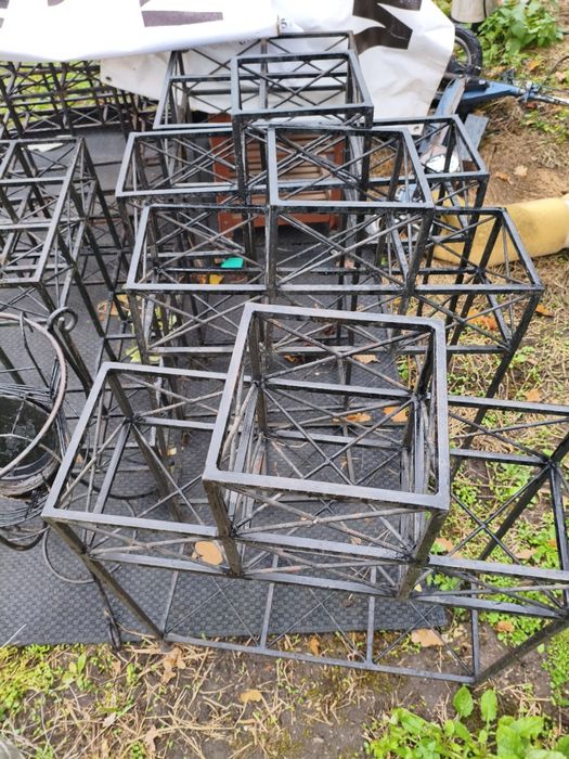 Kwietnik metalo plastyka kuty idealny na jesienne ozdoby