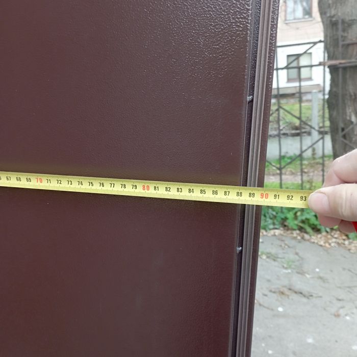 Продам двері вхідні металеві