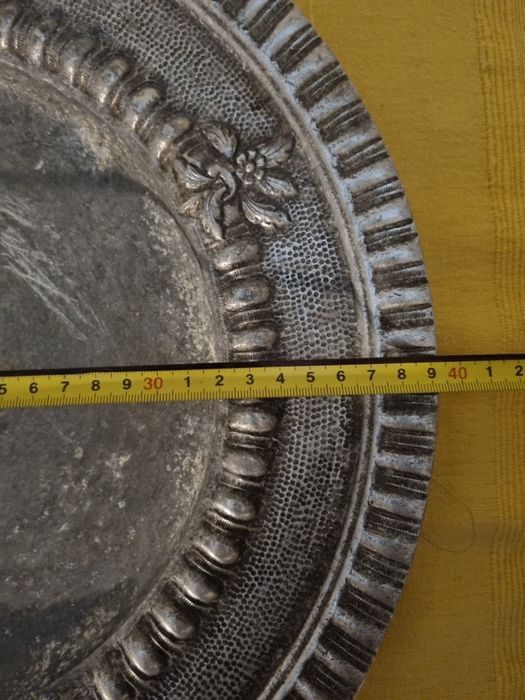 Prato Antigo em Ferro medidas nas fotos